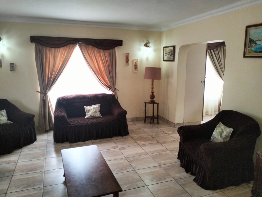 To Let 3 Bedroom Property for Rent in Fraaiuitsig Western Cape